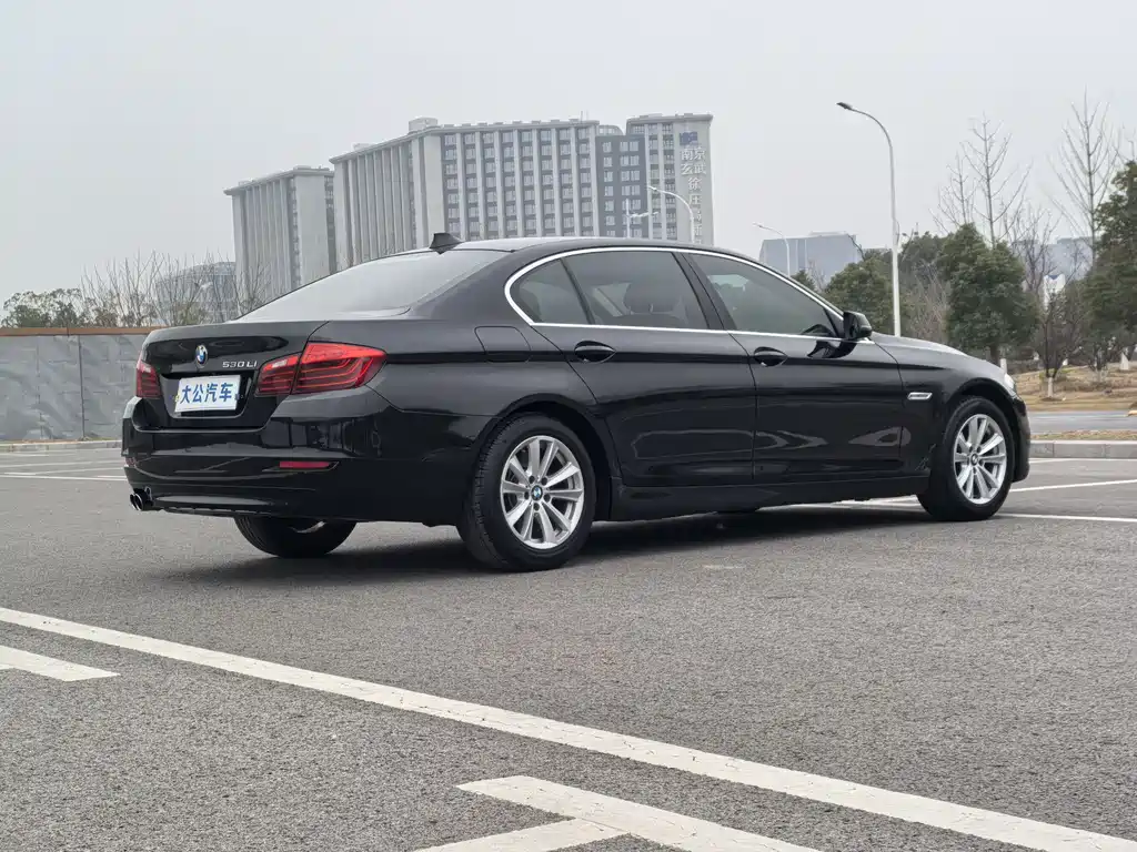 BMW 5 SERIES