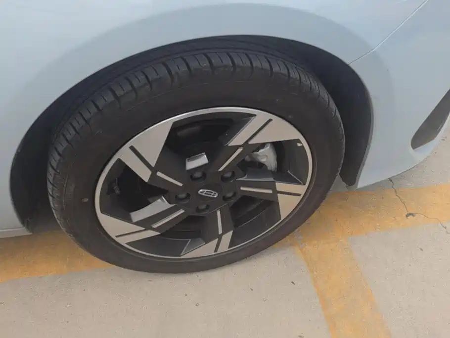 Geely L HiP — миниатюра 6
