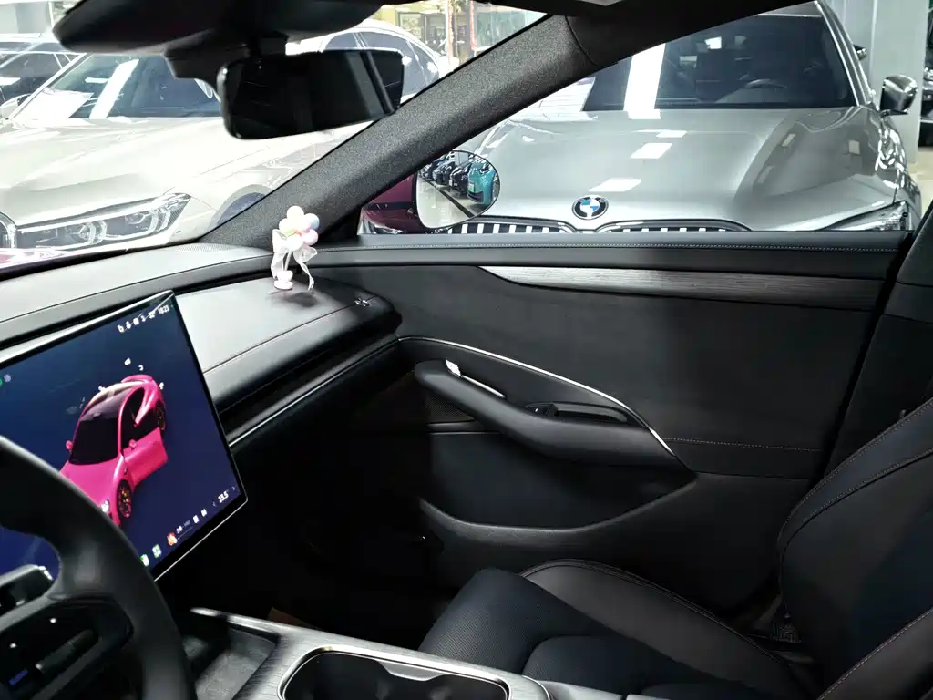 Xiaomi SU7 — миниатюра 32