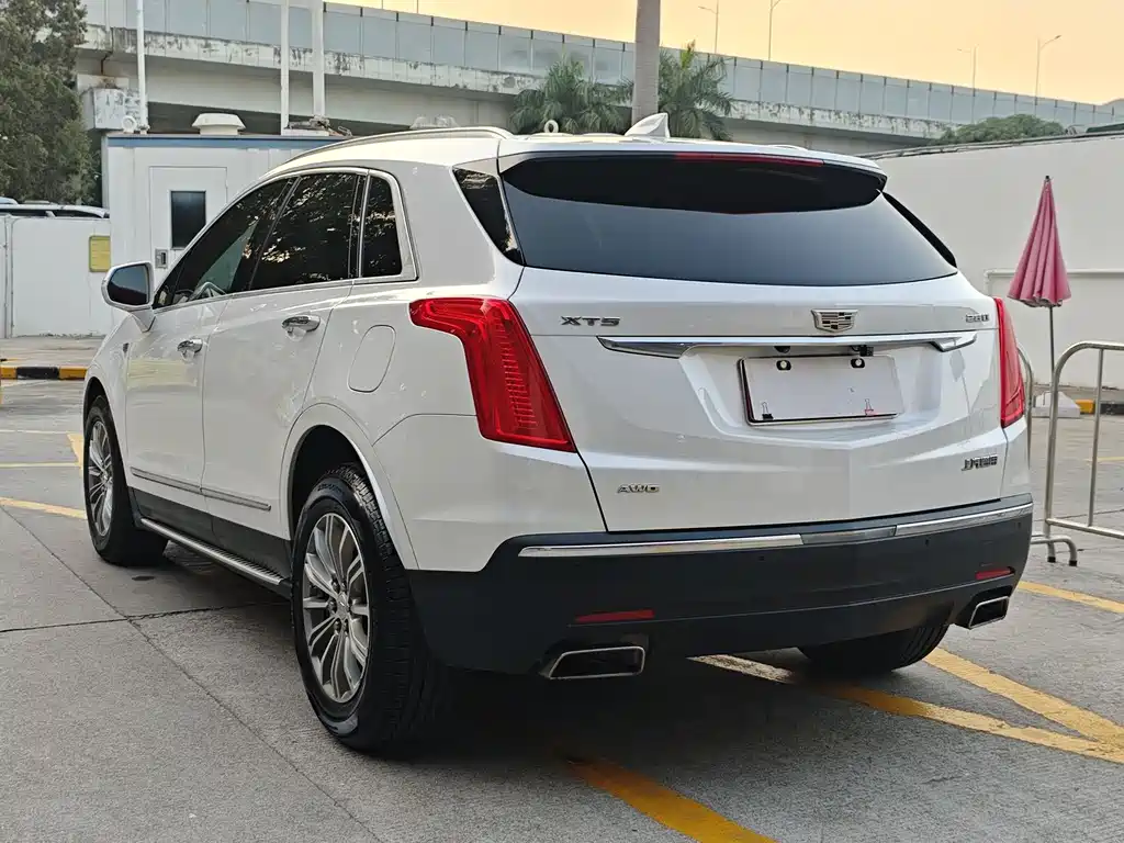 CADILLAC XT5