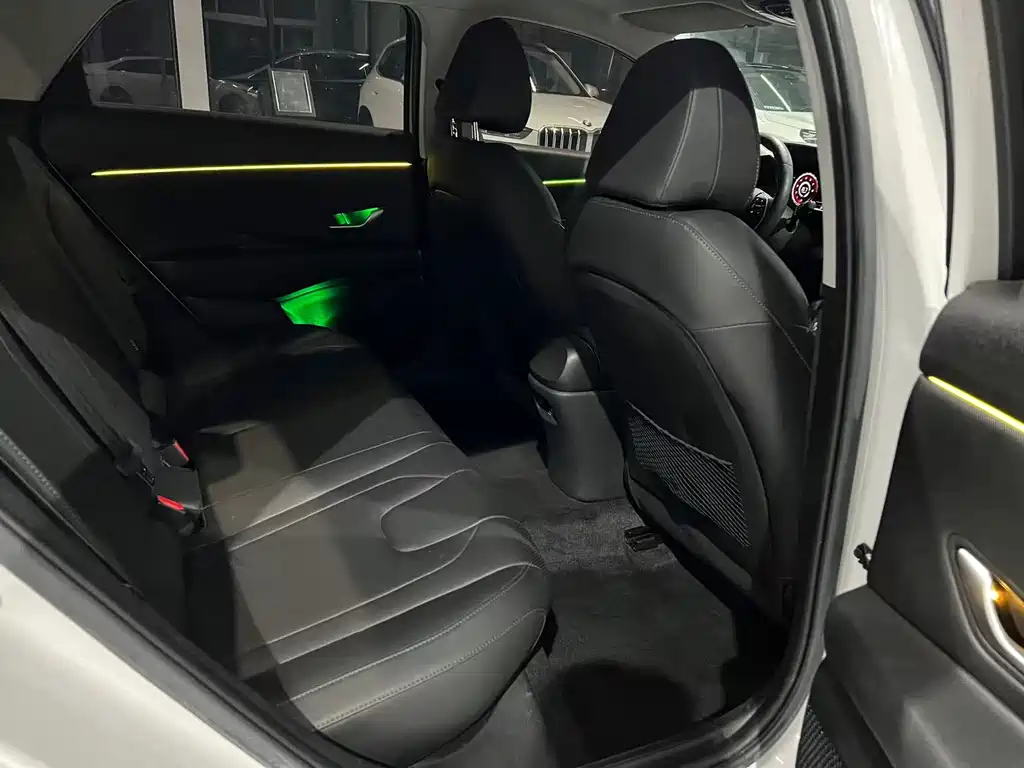 Hyundai Elantra — миниатюра 8