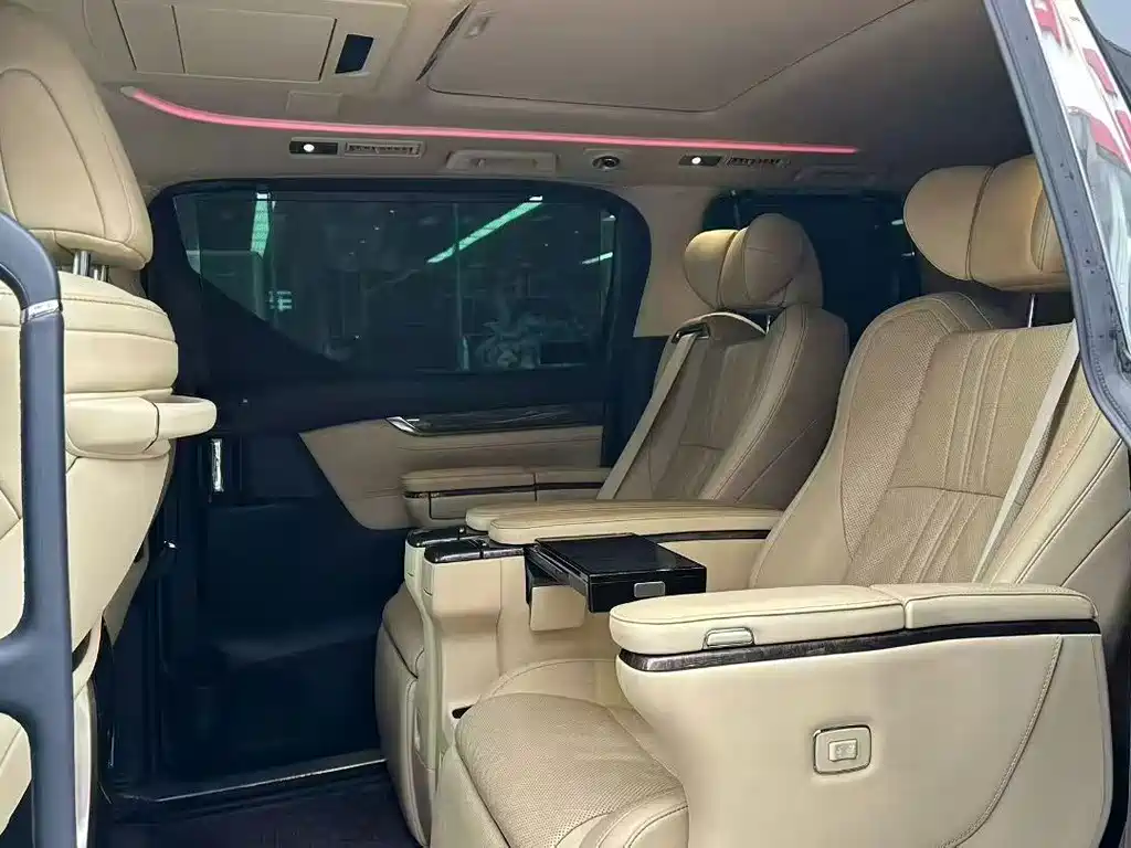 Toyota Vellfire — миниатюра 6
