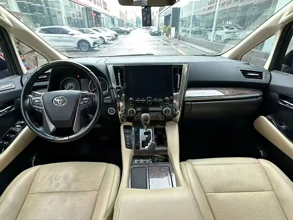 Toyota Vellfire — миниатюра 4