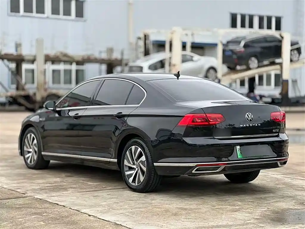 VOLKSWAGEN MAGOTAN GTE PLUG IN HYBRID