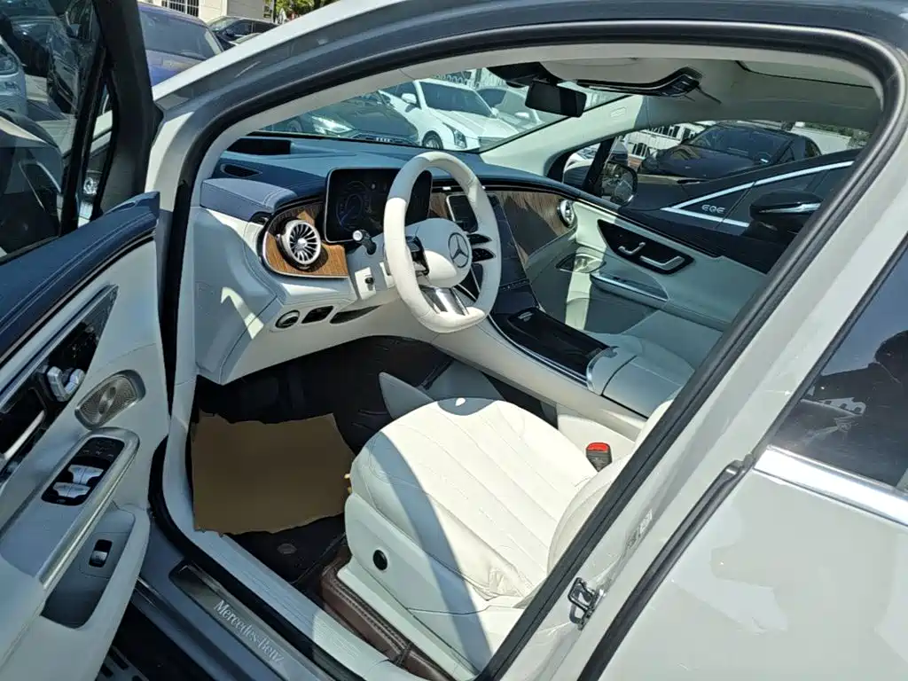 Mercedes-Benz EQE SUV — миниатюра 15