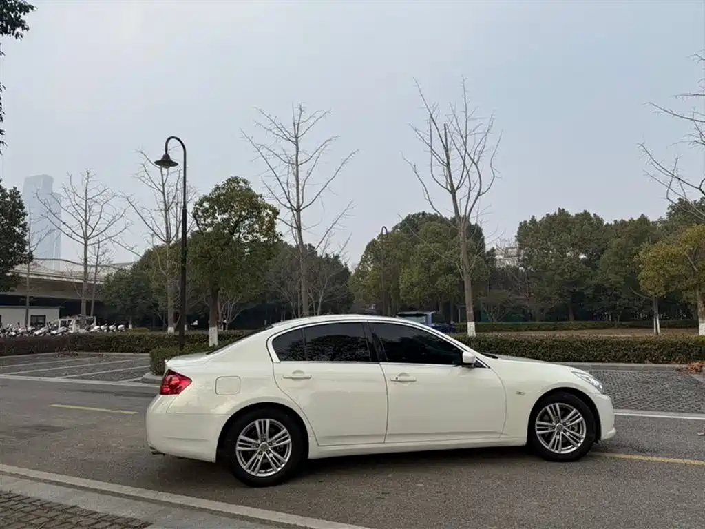 INFINITI G SERIES