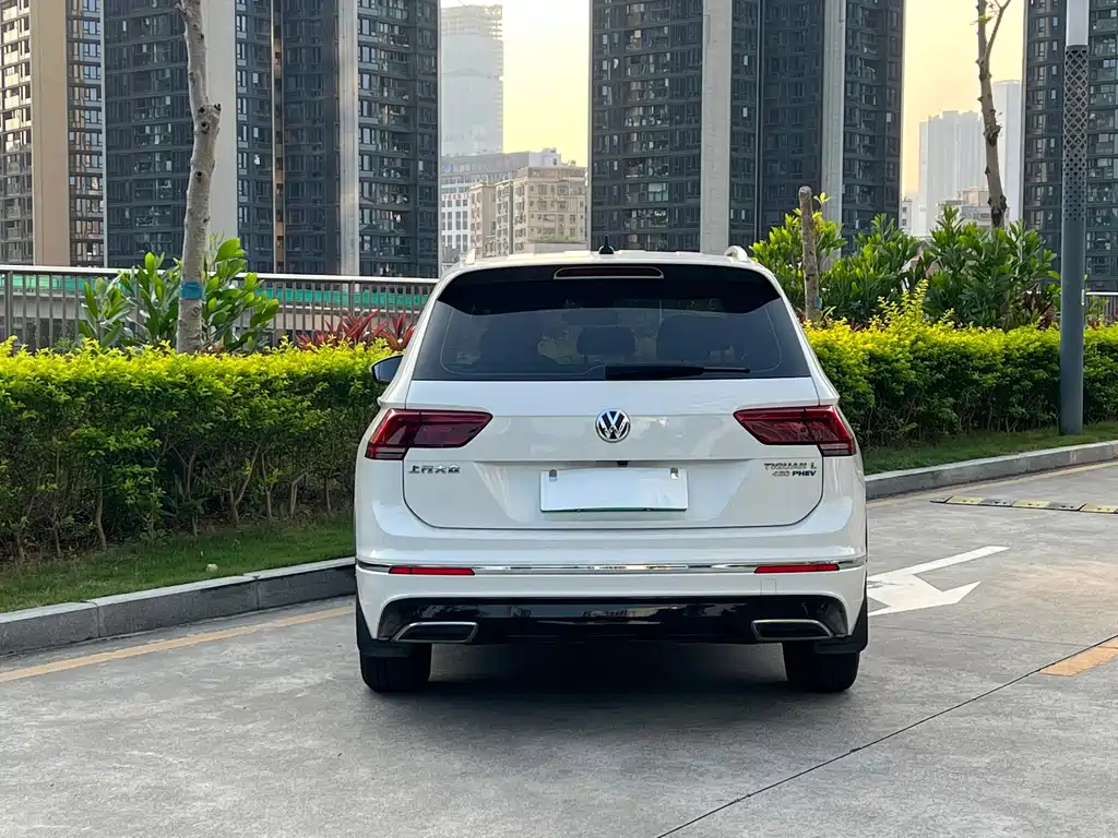 Volkswagen Tiguan L PHEV — миниатюра 12