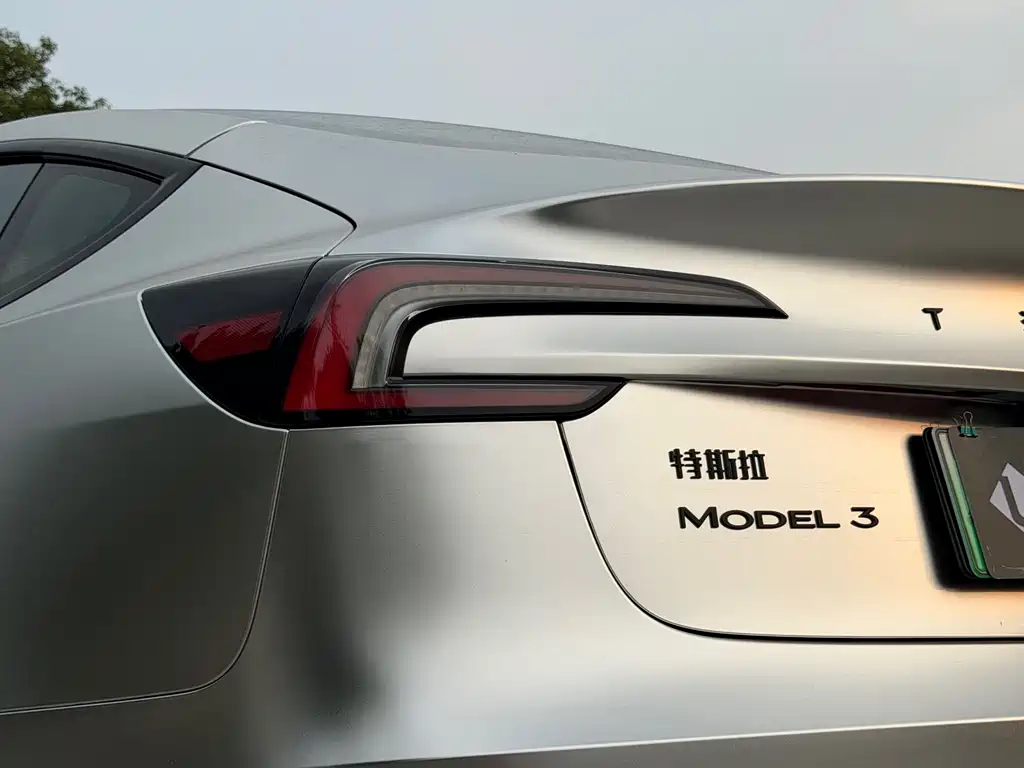 Tesla Model 3 — миниатюра 20