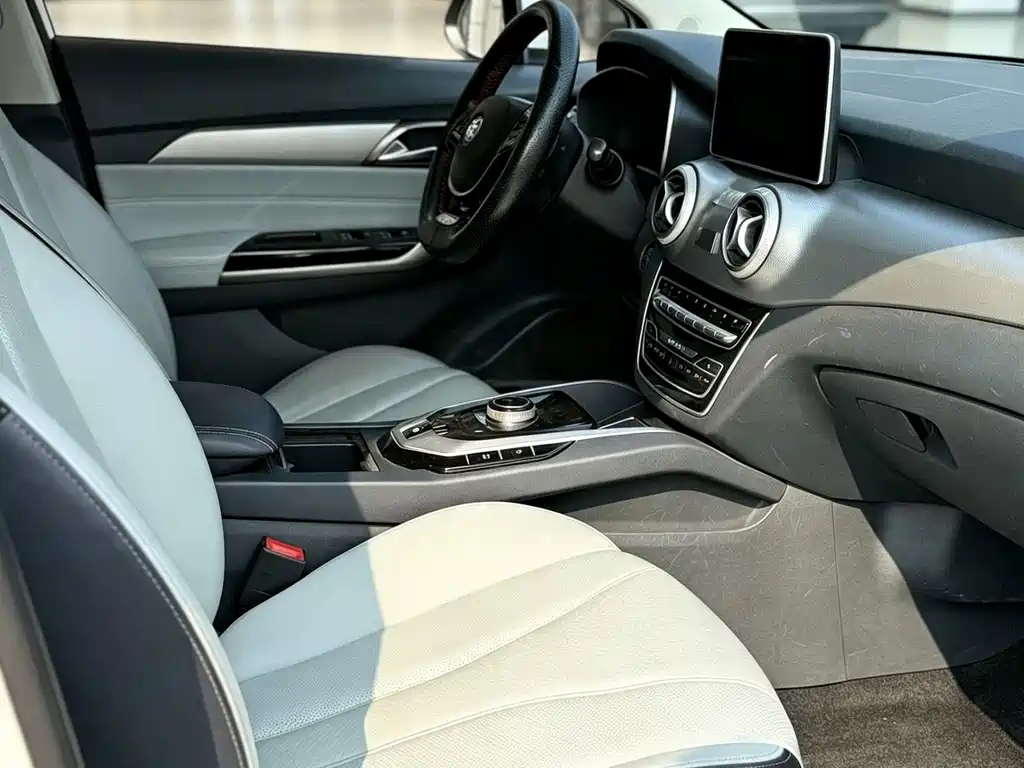 BAIC EU5 — миниатюра 7