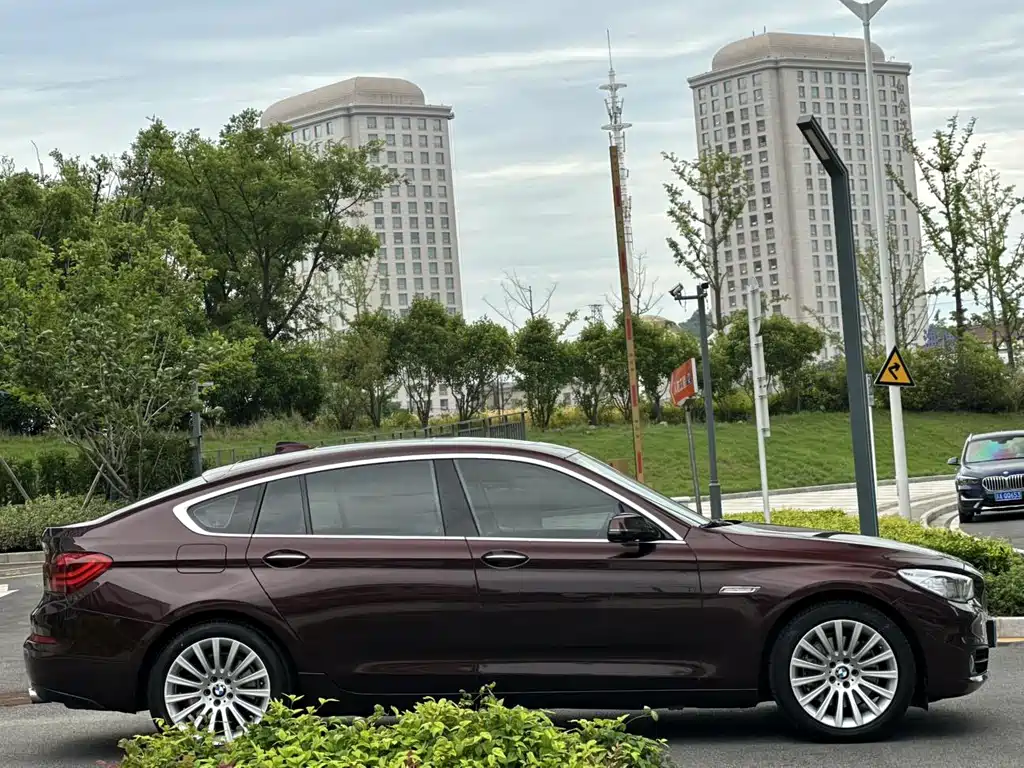 BMW 5 Series GT — миниатюра 4