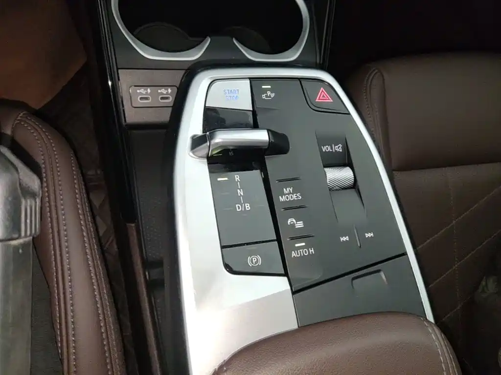 BMW iX1 — миниатюра 14