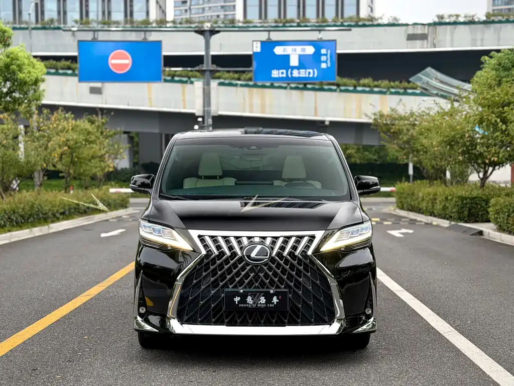 Lexus LM — миниатюра 2