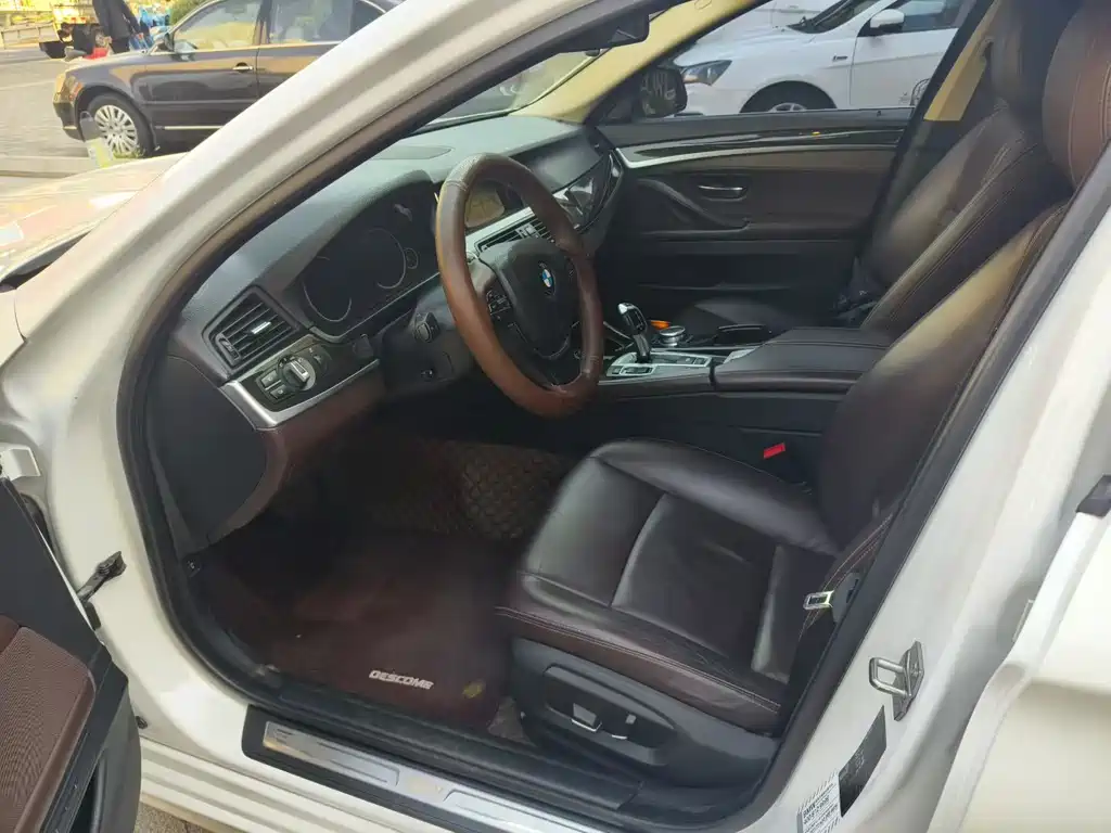 BMW 5 Series — миниатюра 4