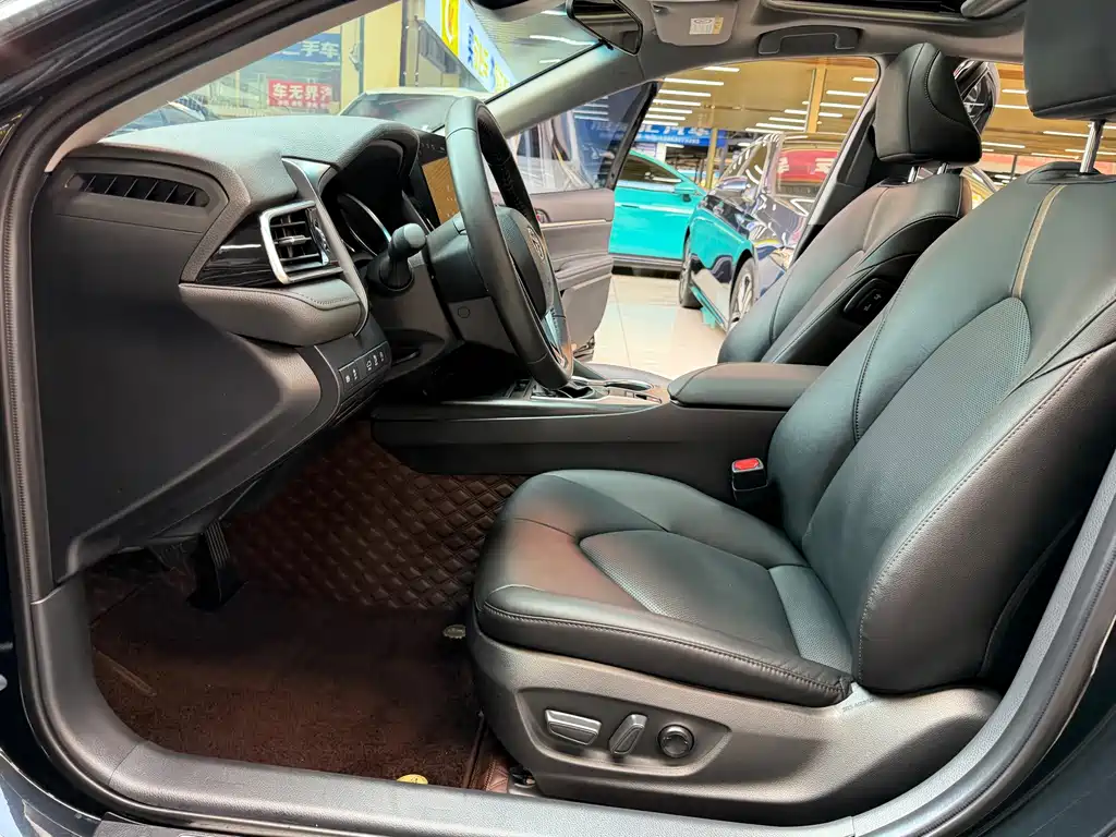 Toyota Camry — миниатюра 10