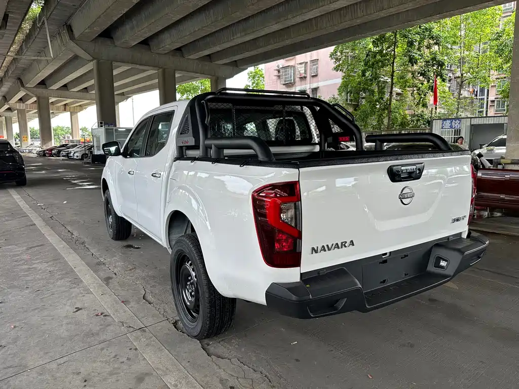Nissan Navara — миниатюра 6