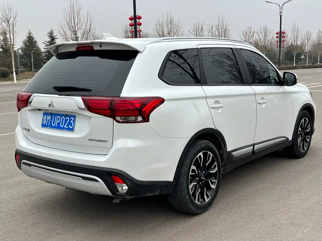 MITSUBISHI OUTLANDER