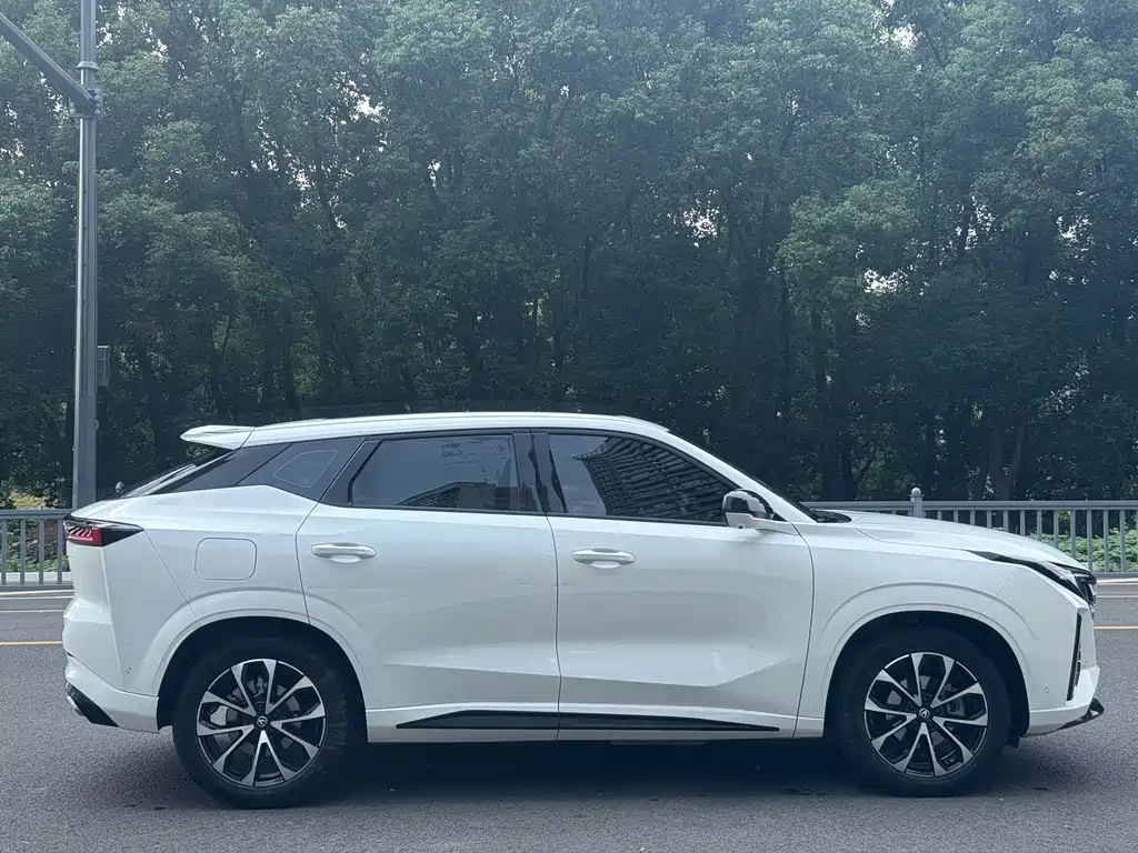 Changan UNI-Z New Energy — миниатюра 4