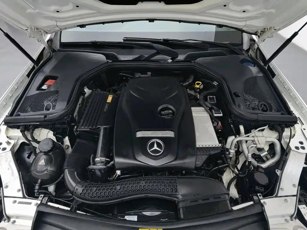 Mercedes-Benz E-Class — миниатюра 6