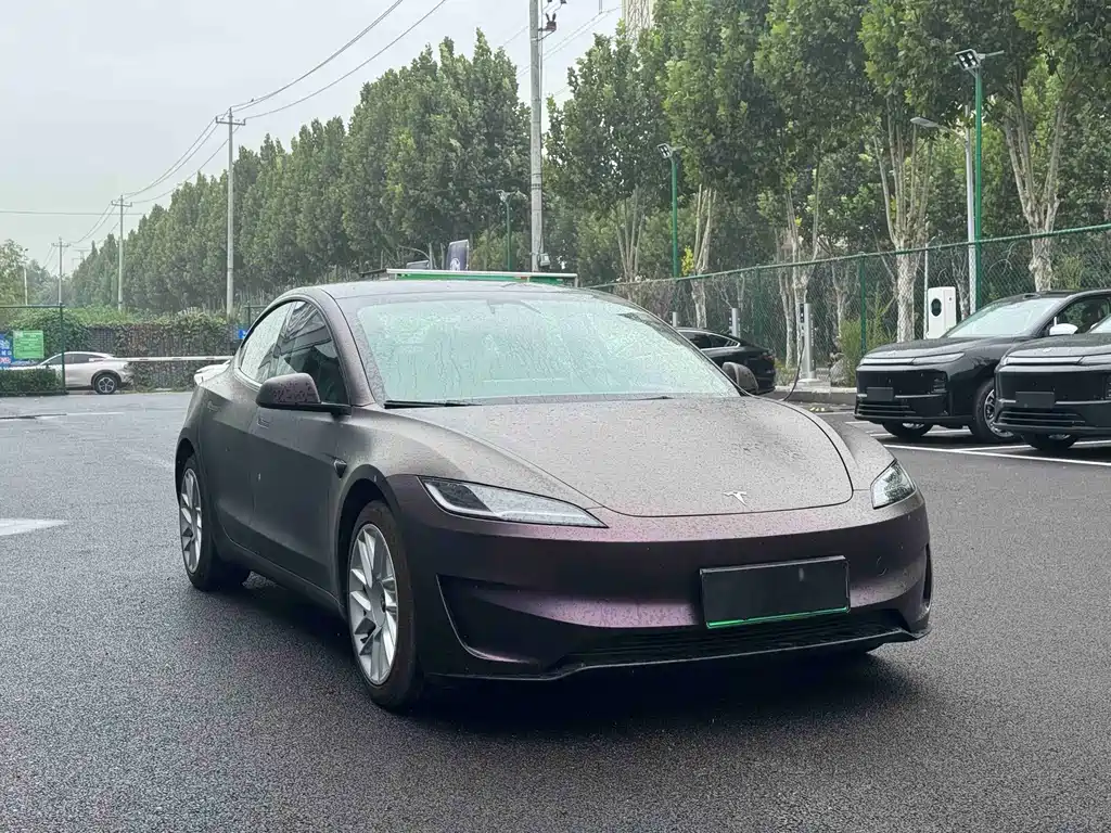 Tesla Model 3 — миниатюра 3