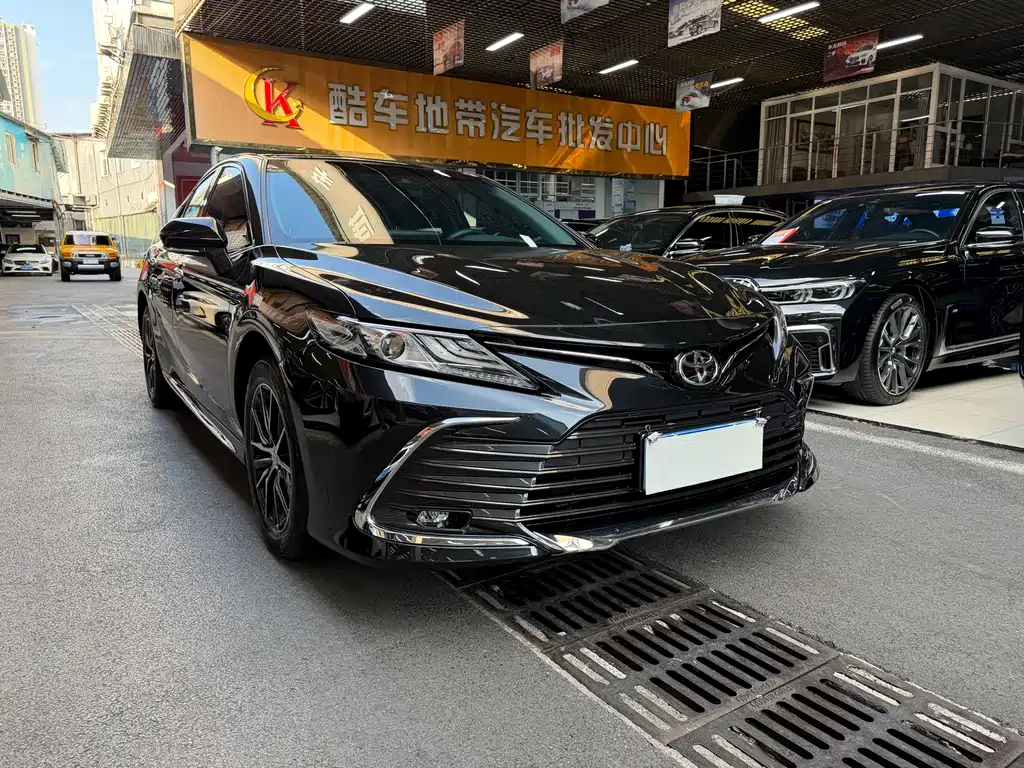 Toyota Camry — миниатюра 4