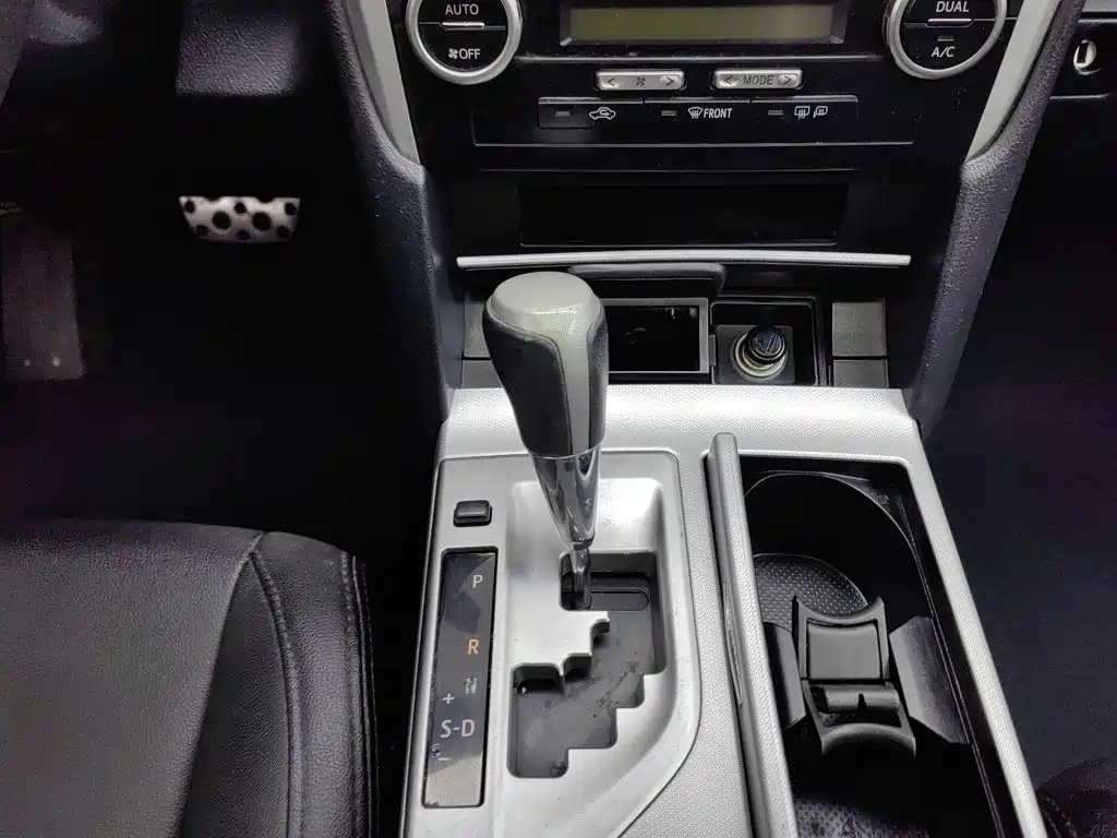 Toyota Camry — миниатюра 13