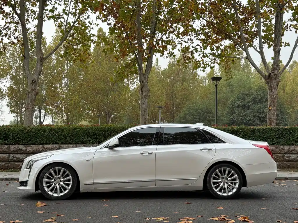 CADILLAC CT6