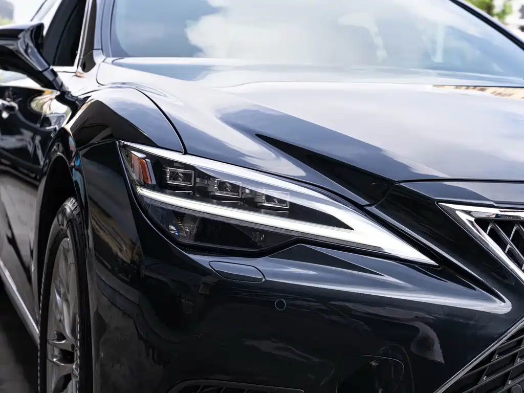 Lexus LS — миниатюра 6