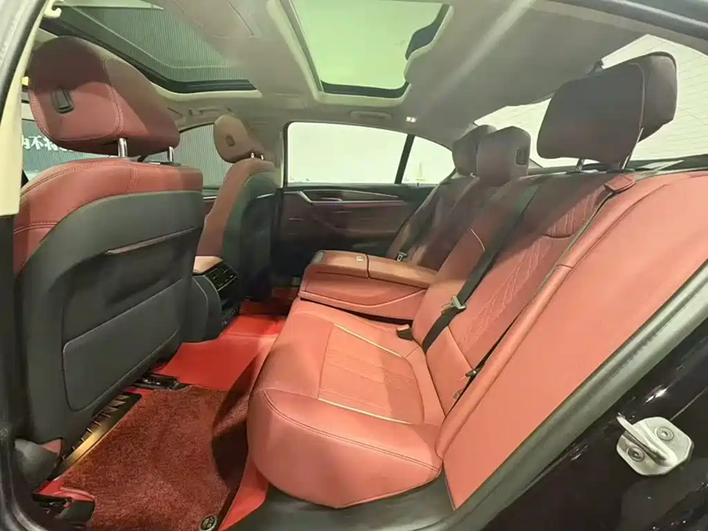 BMW 5 Series — миниатюра 17