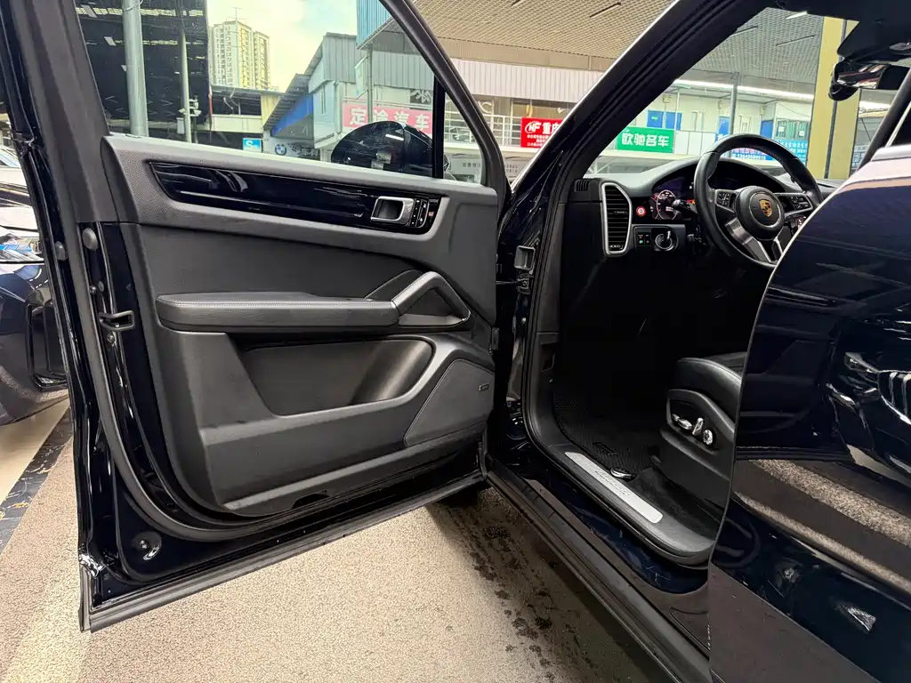 Porsche Cayenne — миниатюра 12