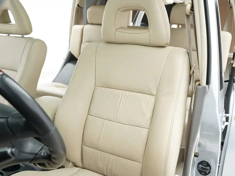 Mitsubishi Pajero — миниатюра 6