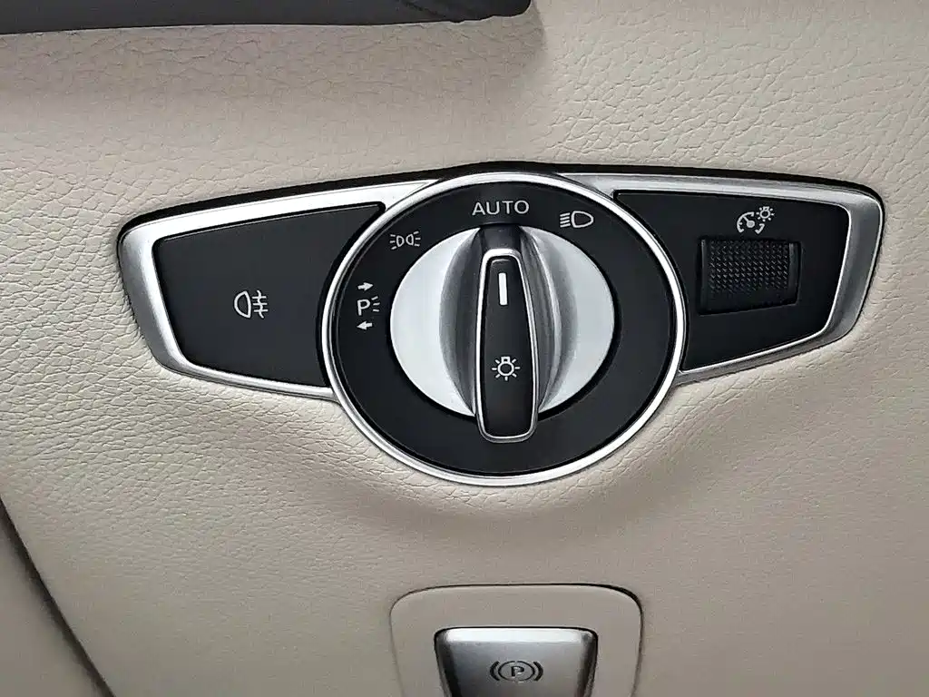 Mercedes-Benz EQC — миниатюра 21