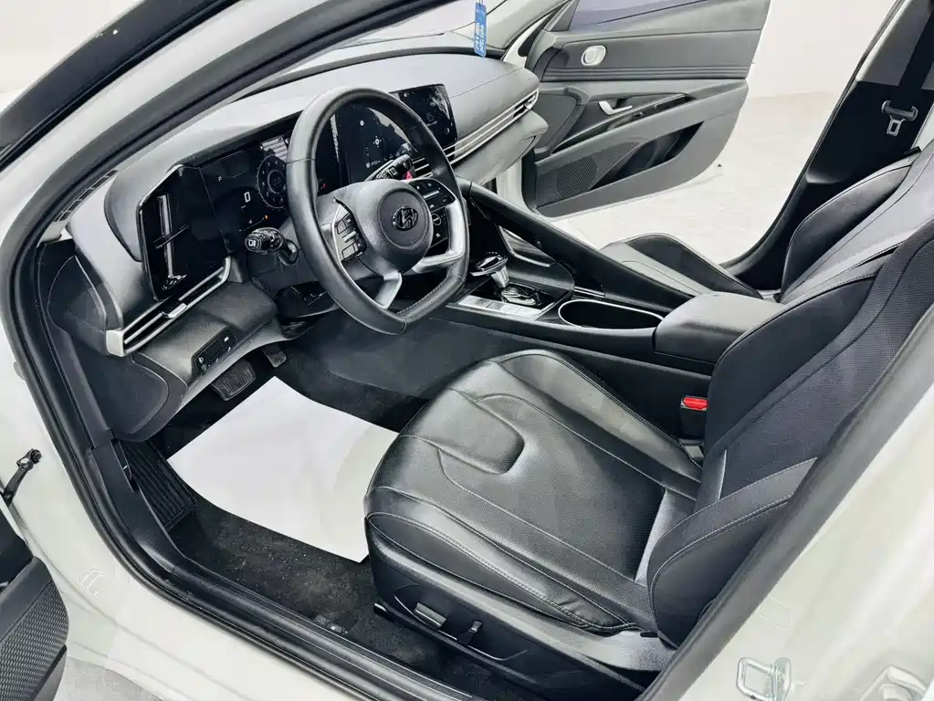 Hyundai Elantra — миниатюра 7