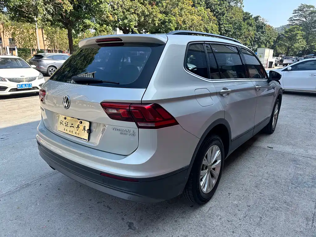VOLKSWAGEN TIGUAN L
