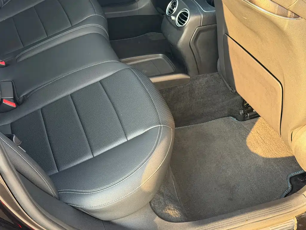 Mercedes-Benz E-Class — миниатюра 17