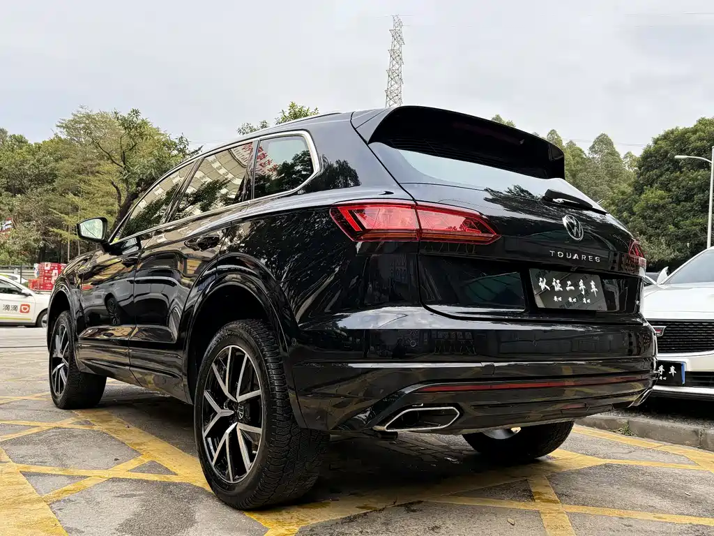 Volkswagen Touareg 2021 3.0TSI Sport