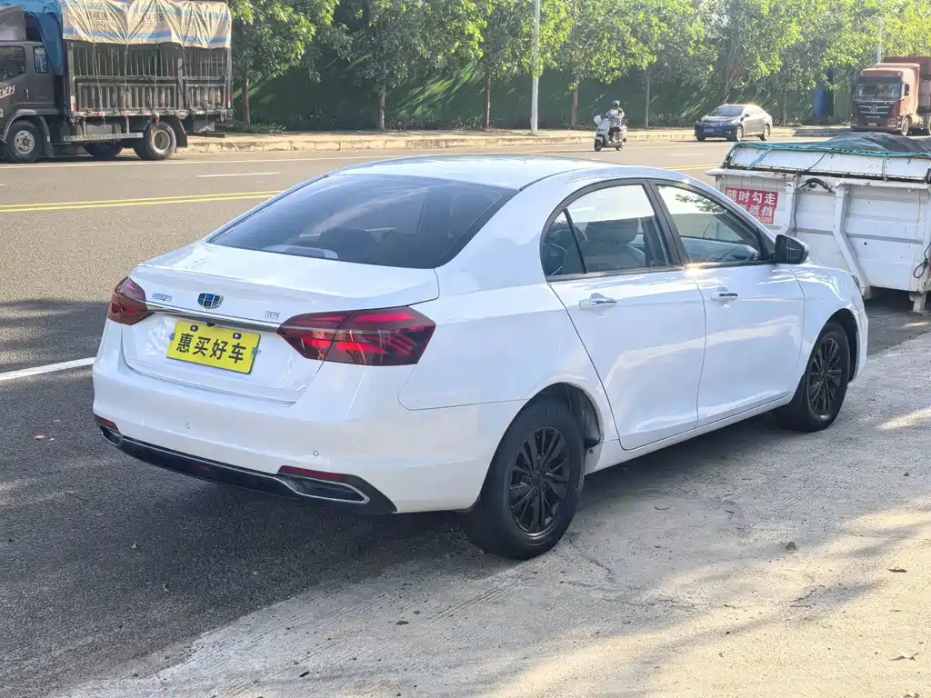 Geely Emgrand — миниатюра 12
