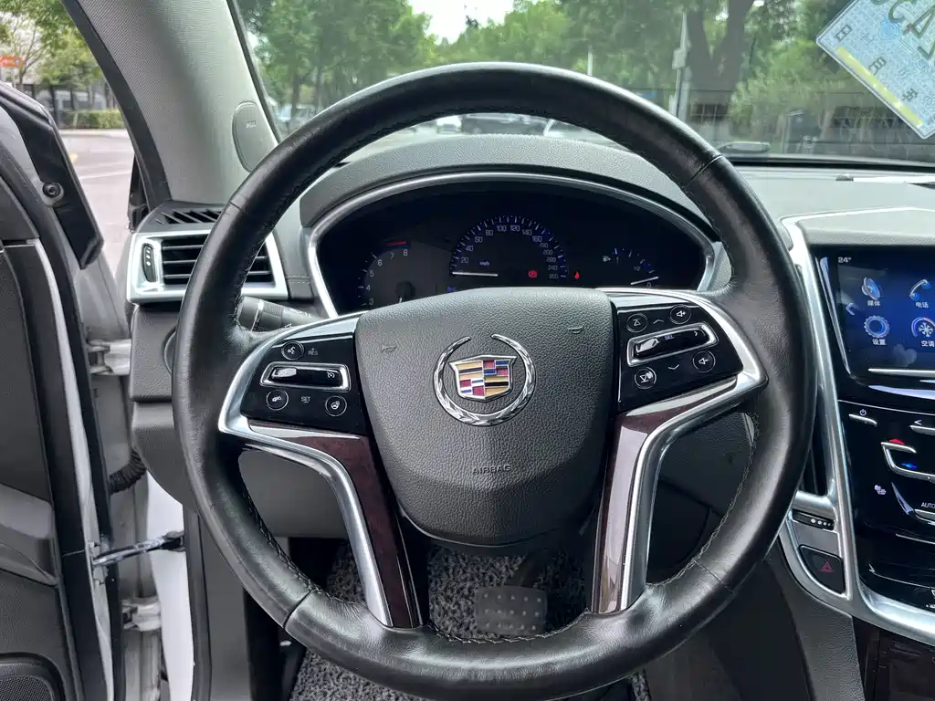 Cadillac SRX — миниатюра 12
