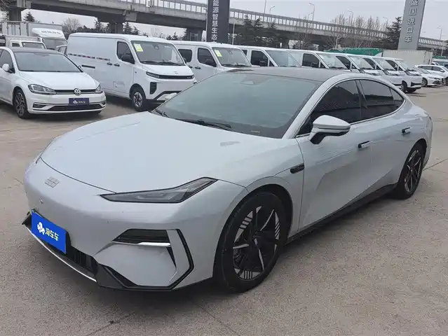 GEELY GALAXY GALAXY E8 2024