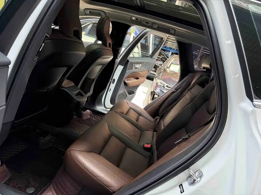 Volvo XC60 — миниатюра 11