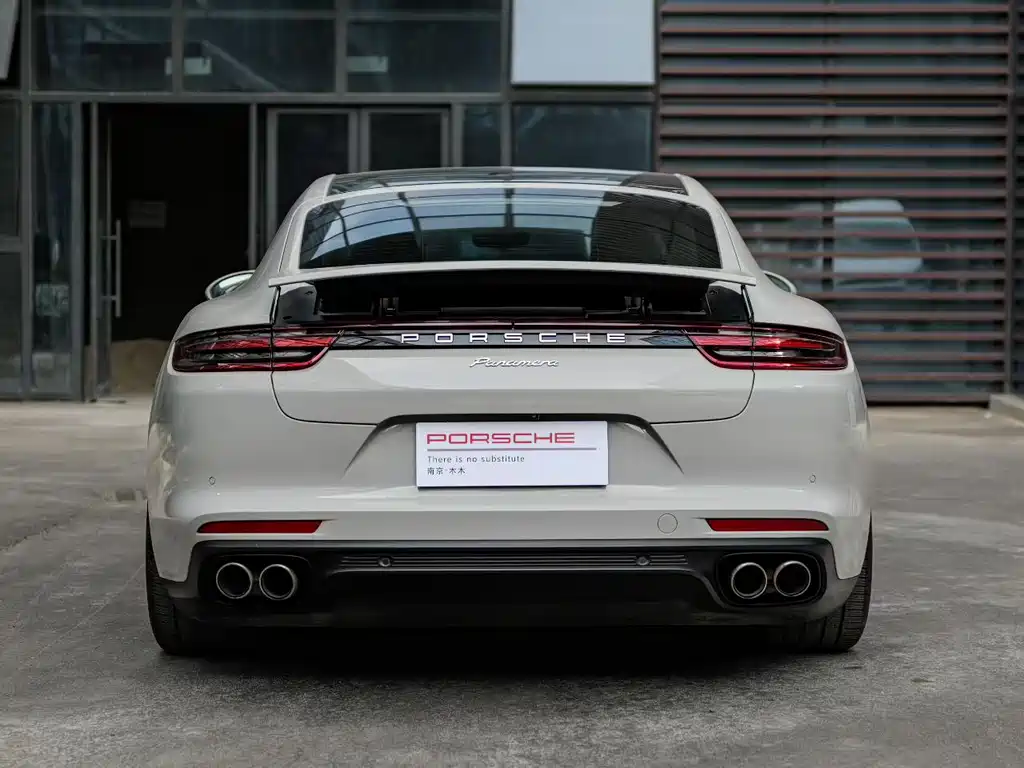 PORSCHE PANAMERA