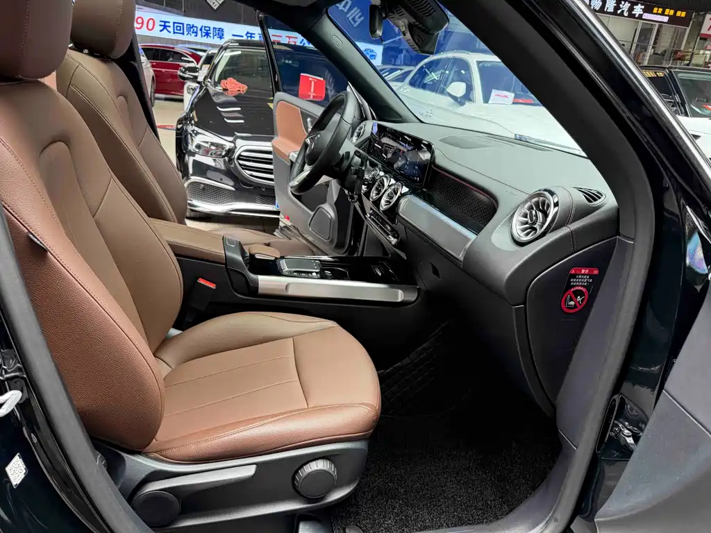 Mercedes-Benz GLB — миниатюра 18