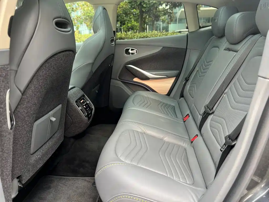 Aston Martin DBX — миниатюра 14