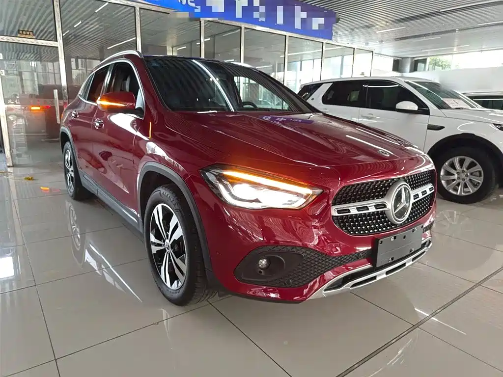 MERCEDES-BENZ  GLA