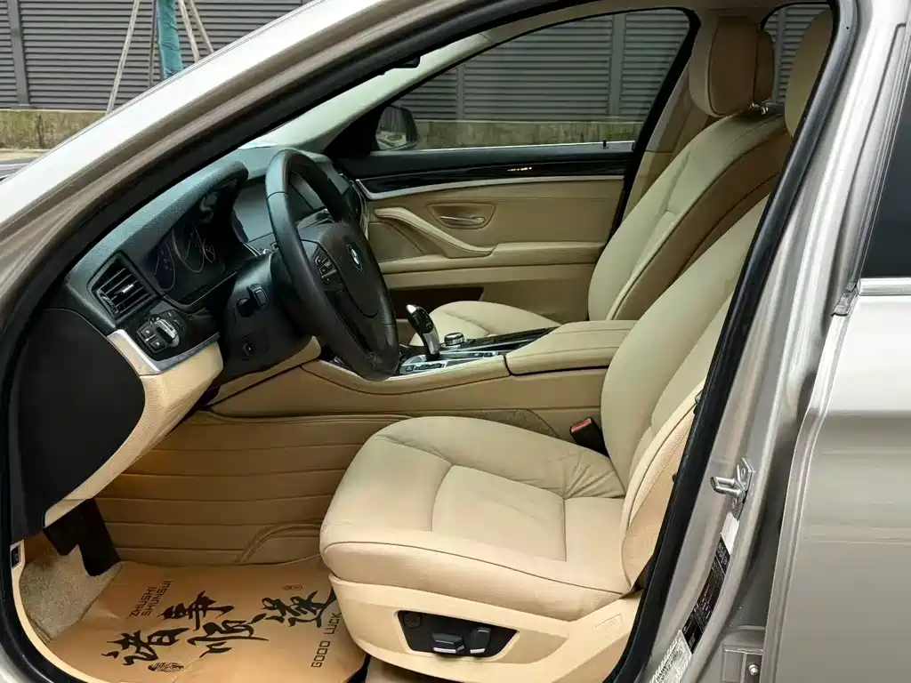 BMW 5 Series — миниатюра 7