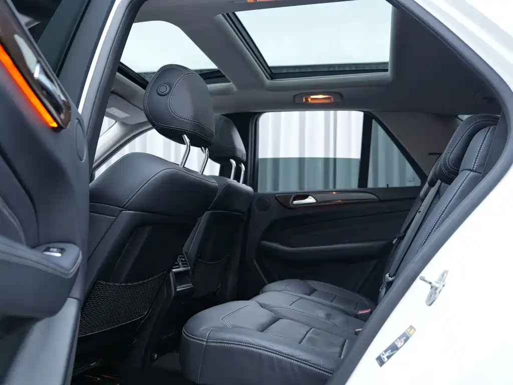 Mercedes-Benz M-Class — миниатюра 12