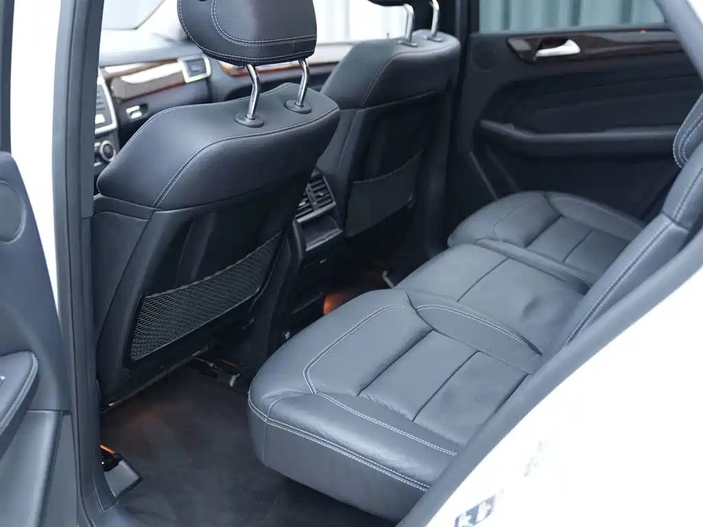 Mercedes-Benz M-Class — миниатюра 13