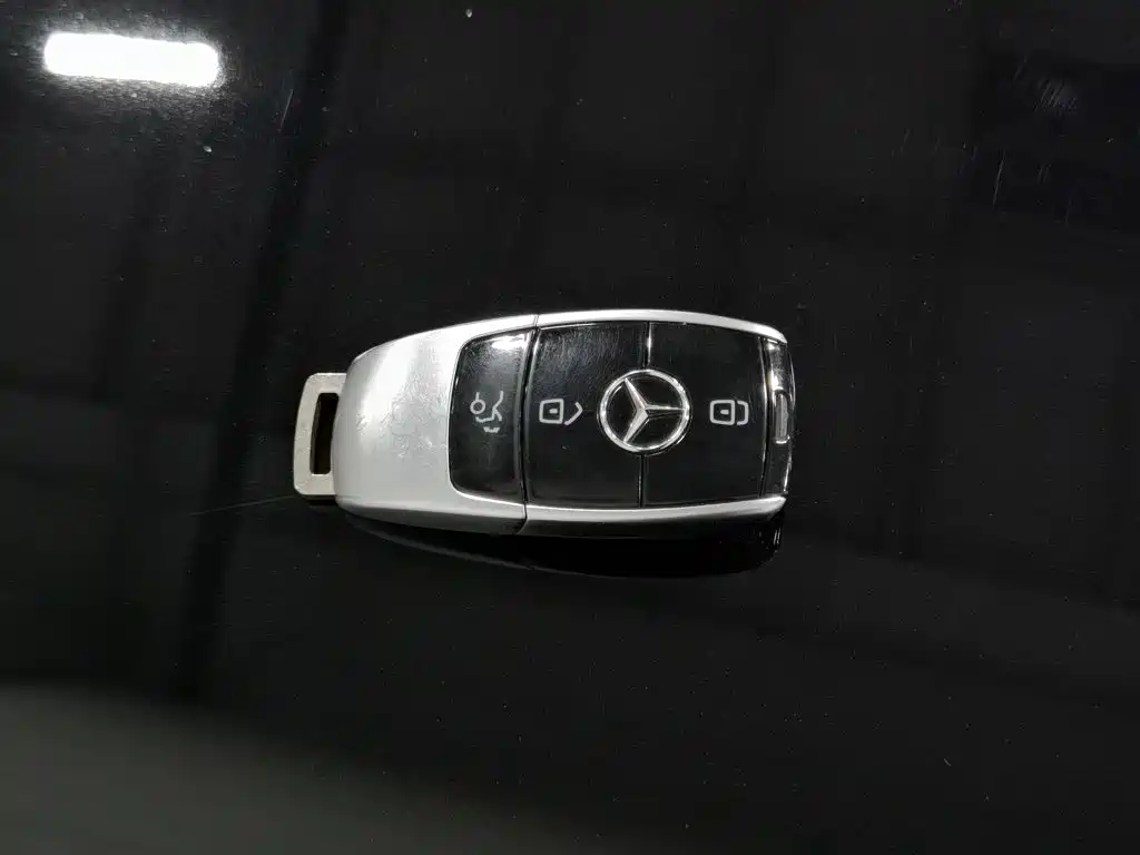 Mercedes-Benz E-Class — миниатюра 19