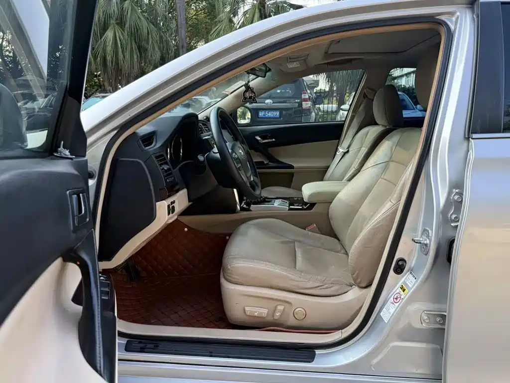Toyota Reiz — миниатюра 4