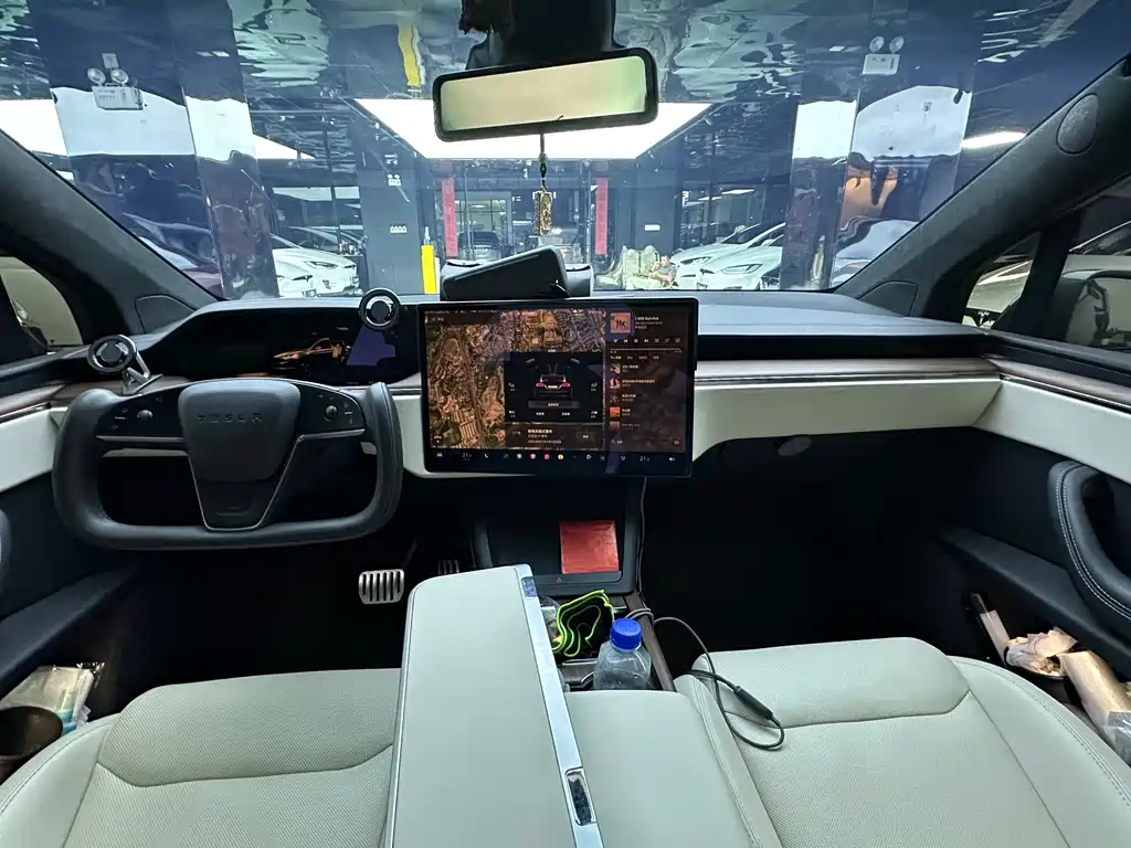 Tesla Model X — миниатюра 7