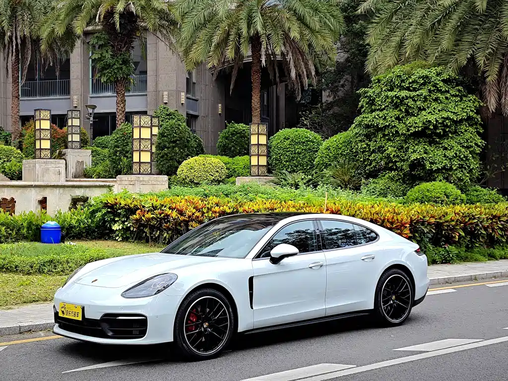 PORSCHE PANAMERA